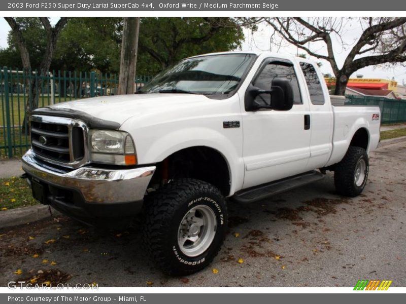 Oxford White / Medium Parchment Beige 2003 Ford F250 Super Duty Lariat SuperCab 4x4