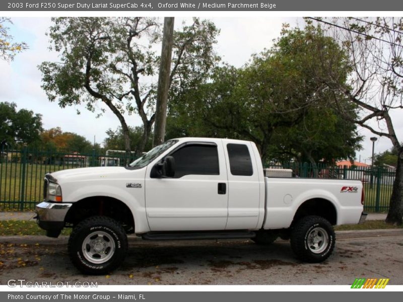 Oxford White / Medium Parchment Beige 2003 Ford F250 Super Duty Lariat SuperCab 4x4