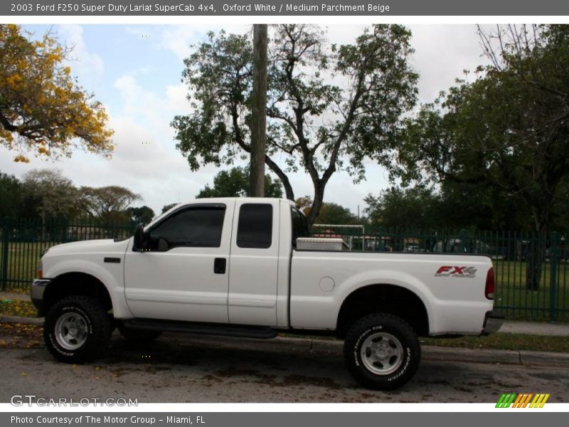 Oxford White / Medium Parchment Beige 2003 Ford F250 Super Duty Lariat SuperCab 4x4