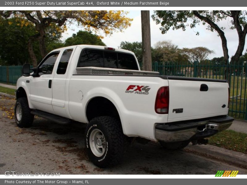 Oxford White / Medium Parchment Beige 2003 Ford F250 Super Duty Lariat SuperCab 4x4