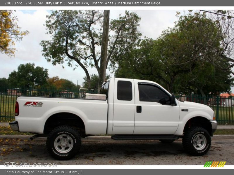 Oxford White / Medium Parchment Beige 2003 Ford F250 Super Duty Lariat SuperCab 4x4
