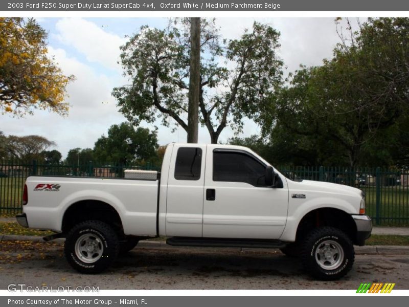 Oxford White / Medium Parchment Beige 2003 Ford F250 Super Duty Lariat SuperCab 4x4