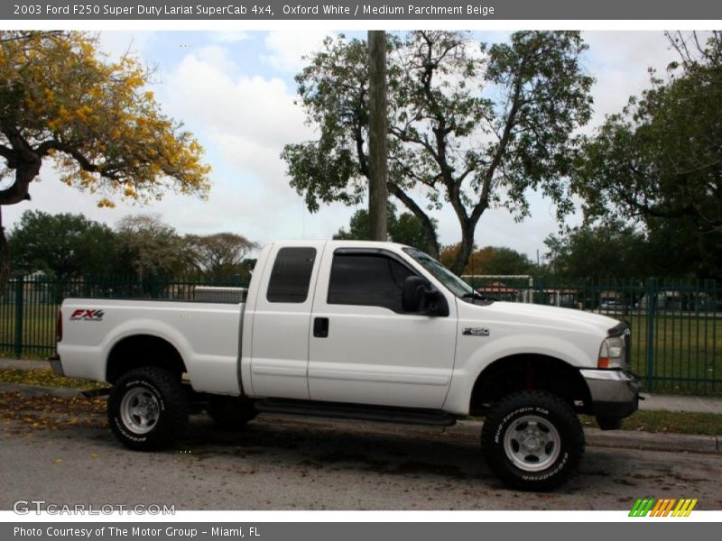 Oxford White / Medium Parchment Beige 2003 Ford F250 Super Duty Lariat SuperCab 4x4