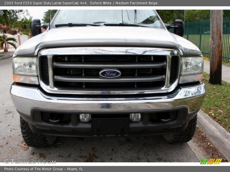 Oxford White / Medium Parchment Beige 2003 Ford F250 Super Duty Lariat SuperCab 4x4