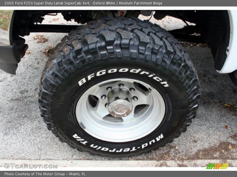 Oxford White / Medium Parchment Beige 2003 Ford F250 Super Duty Lariat SuperCab 4x4