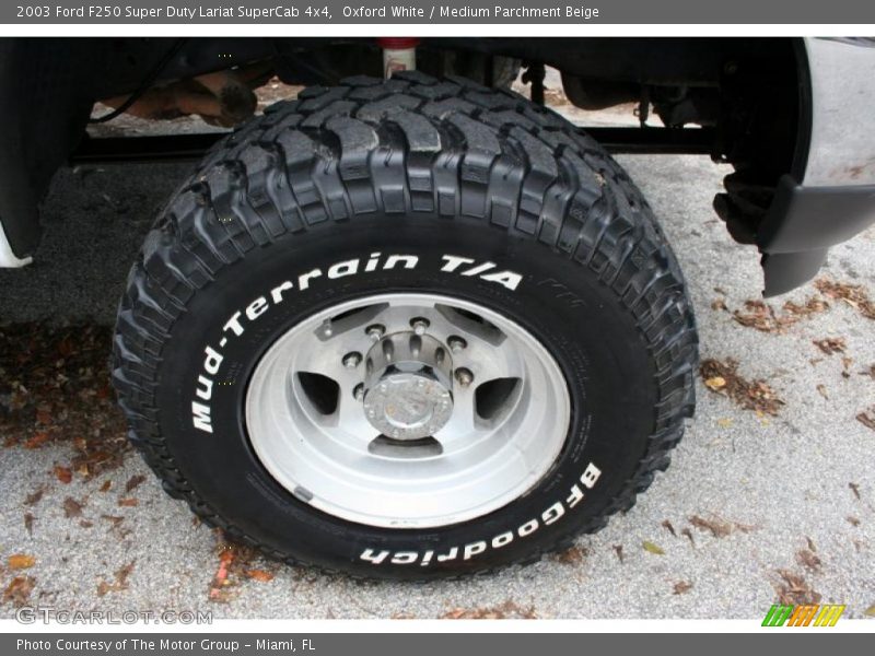 Oxford White / Medium Parchment Beige 2003 Ford F250 Super Duty Lariat SuperCab 4x4