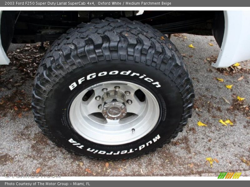 Oxford White / Medium Parchment Beige 2003 Ford F250 Super Duty Lariat SuperCab 4x4
