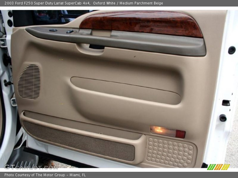 Oxford White / Medium Parchment Beige 2003 Ford F250 Super Duty Lariat SuperCab 4x4
