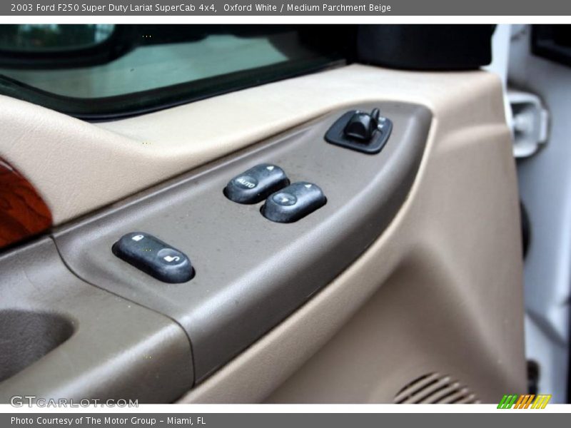 Oxford White / Medium Parchment Beige 2003 Ford F250 Super Duty Lariat SuperCab 4x4