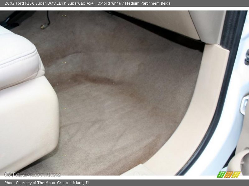 Oxford White / Medium Parchment Beige 2003 Ford F250 Super Duty Lariat SuperCab 4x4
