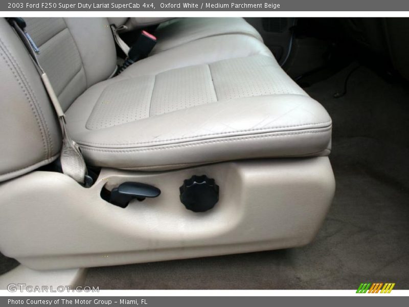 Oxford White / Medium Parchment Beige 2003 Ford F250 Super Duty Lariat SuperCab 4x4
