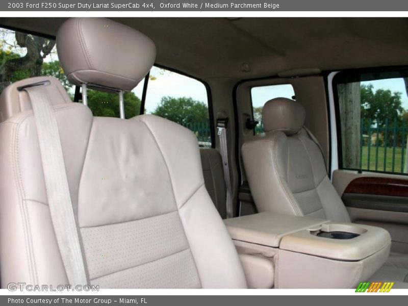 Oxford White / Medium Parchment Beige 2003 Ford F250 Super Duty Lariat SuperCab 4x4
