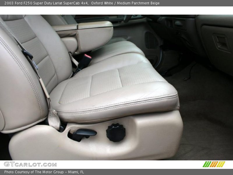 Oxford White / Medium Parchment Beige 2003 Ford F250 Super Duty Lariat SuperCab 4x4