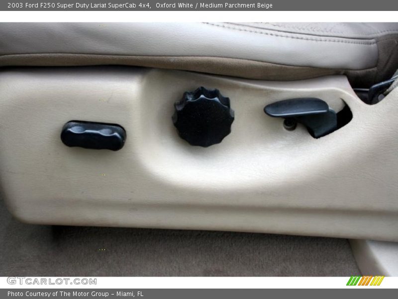 Oxford White / Medium Parchment Beige 2003 Ford F250 Super Duty Lariat SuperCab 4x4
