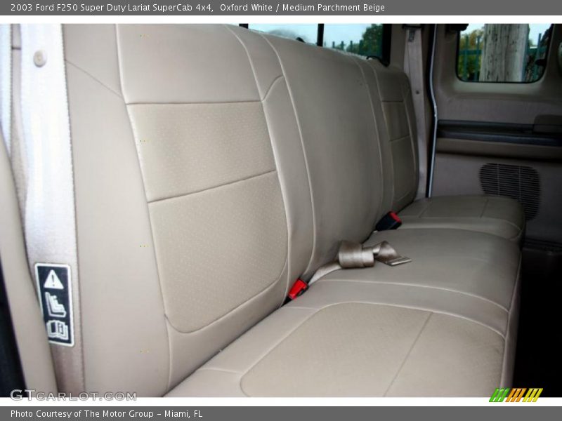 Oxford White / Medium Parchment Beige 2003 Ford F250 Super Duty Lariat SuperCab 4x4