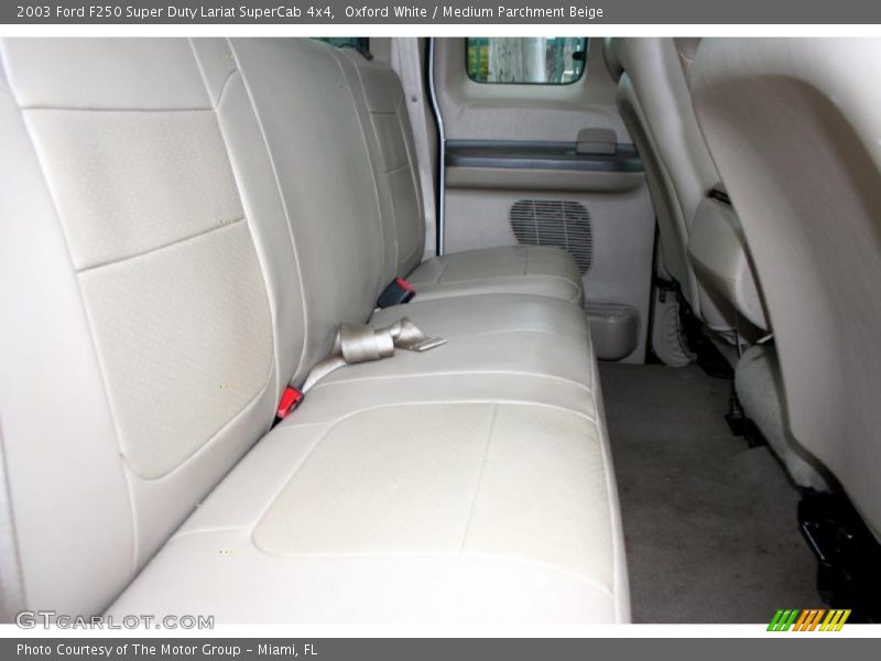 Oxford White / Medium Parchment Beige 2003 Ford F250 Super Duty Lariat SuperCab 4x4