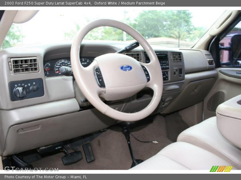 Oxford White / Medium Parchment Beige 2003 Ford F250 Super Duty Lariat SuperCab 4x4