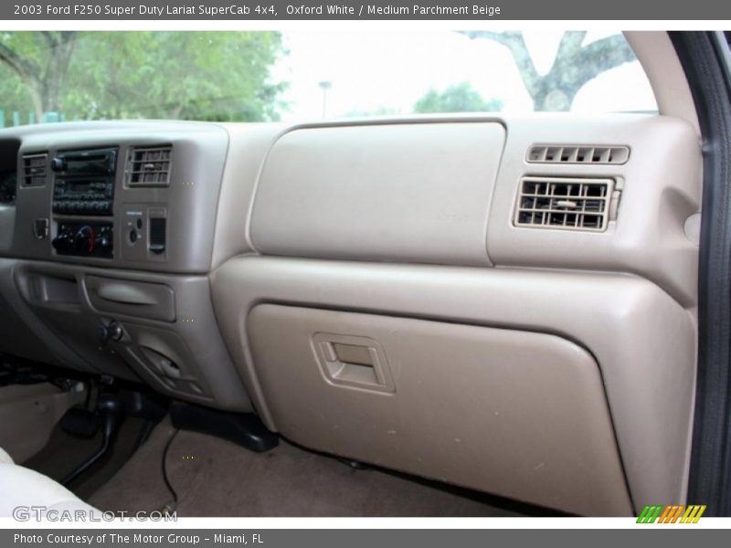 Oxford White / Medium Parchment Beige 2003 Ford F250 Super Duty Lariat SuperCab 4x4