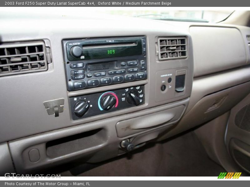 Oxford White / Medium Parchment Beige 2003 Ford F250 Super Duty Lariat SuperCab 4x4