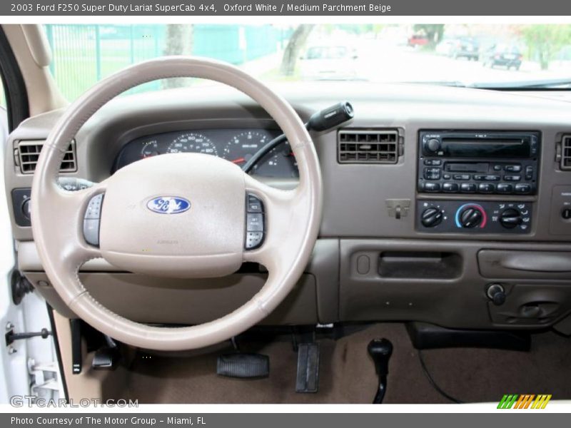 Oxford White / Medium Parchment Beige 2003 Ford F250 Super Duty Lariat SuperCab 4x4