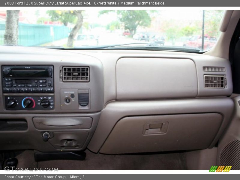 Oxford White / Medium Parchment Beige 2003 Ford F250 Super Duty Lariat SuperCab 4x4