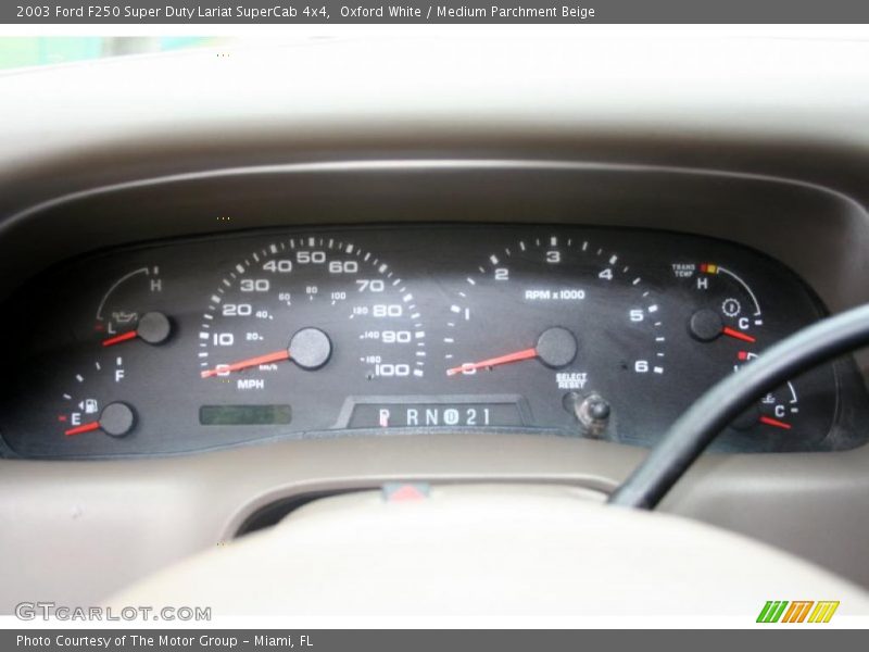 Oxford White / Medium Parchment Beige 2003 Ford F250 Super Duty Lariat SuperCab 4x4