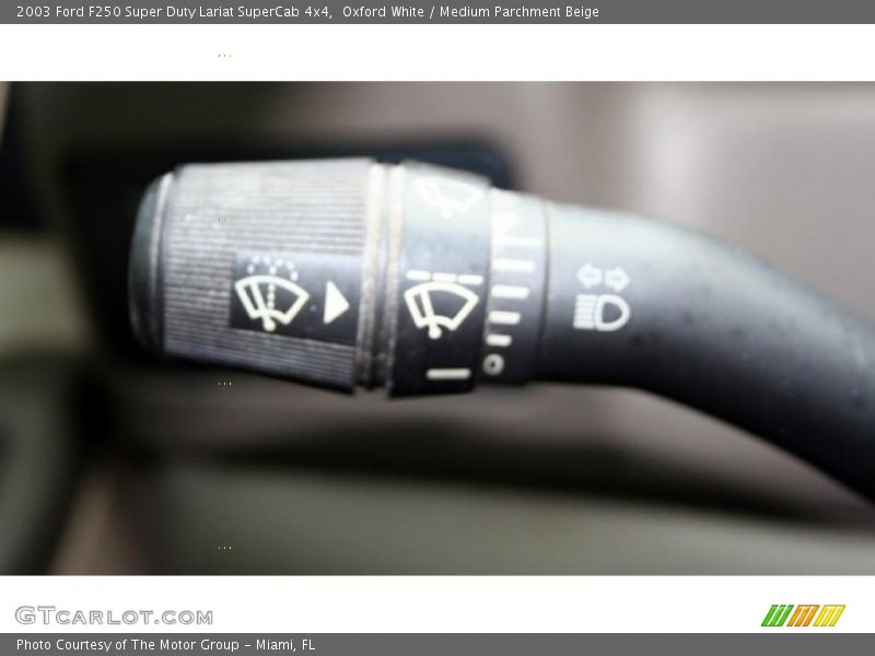Oxford White / Medium Parchment Beige 2003 Ford F250 Super Duty Lariat SuperCab 4x4