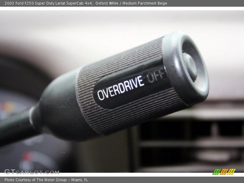 Oxford White / Medium Parchment Beige 2003 Ford F250 Super Duty Lariat SuperCab 4x4