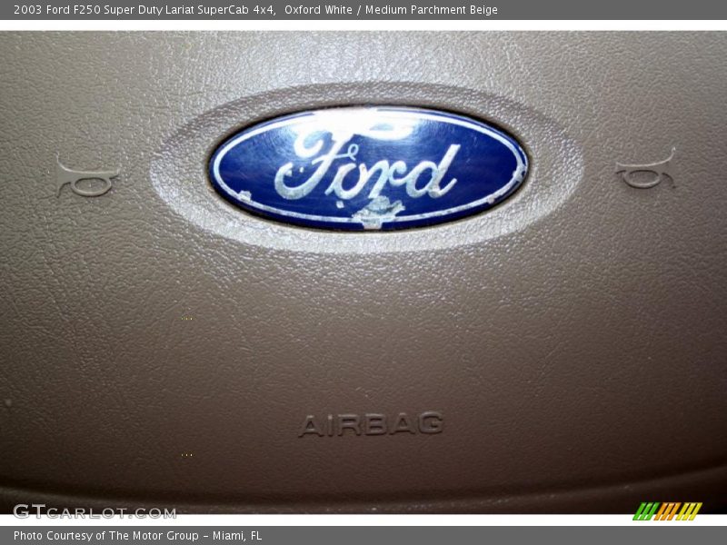 Oxford White / Medium Parchment Beige 2003 Ford F250 Super Duty Lariat SuperCab 4x4