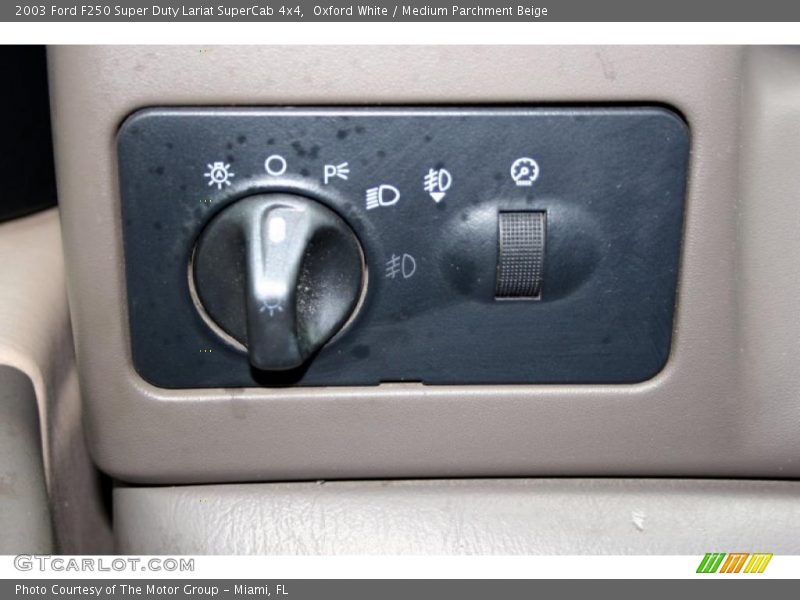 Oxford White / Medium Parchment Beige 2003 Ford F250 Super Duty Lariat SuperCab 4x4