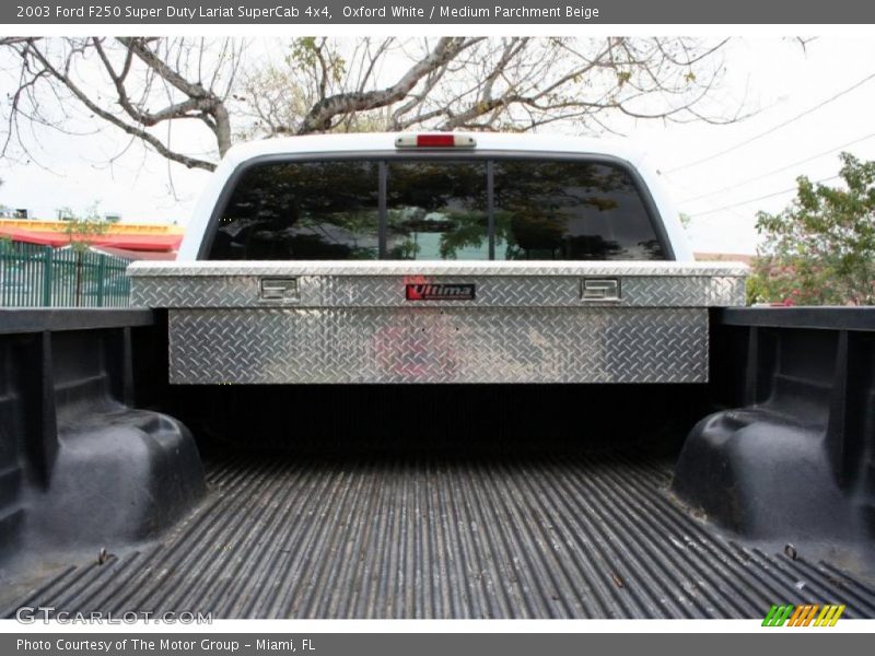 Oxford White / Medium Parchment Beige 2003 Ford F250 Super Duty Lariat SuperCab 4x4