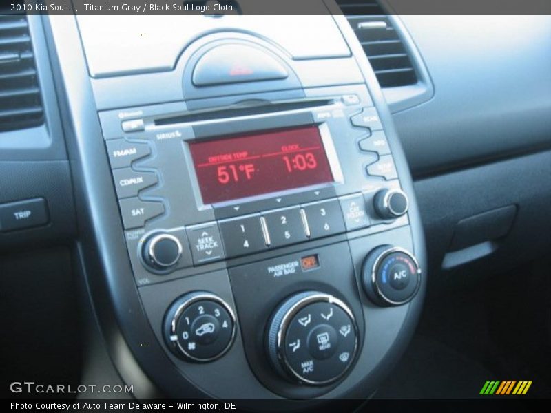 Titanium Gray / Black Soul Logo Cloth 2010 Kia Soul +