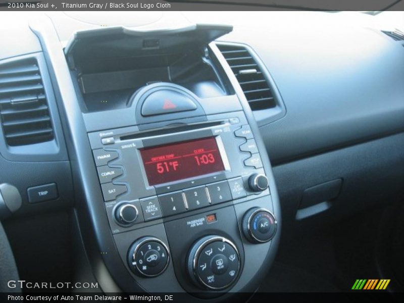 Titanium Gray / Black Soul Logo Cloth 2010 Kia Soul +