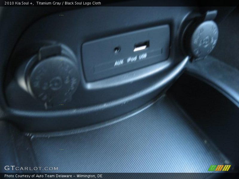 Titanium Gray / Black Soul Logo Cloth 2010 Kia Soul +