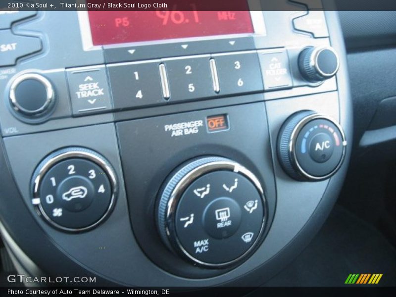 Titanium Gray / Black Soul Logo Cloth 2010 Kia Soul +