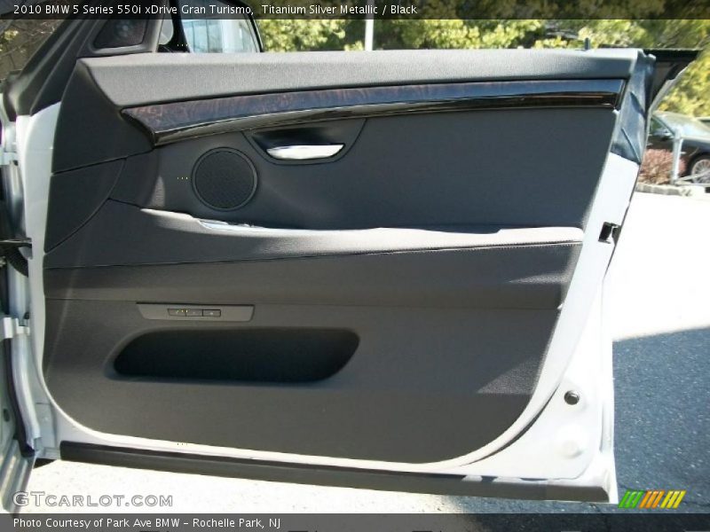 Door Panel of 2010 5 Series 550i xDrive Gran Turismo