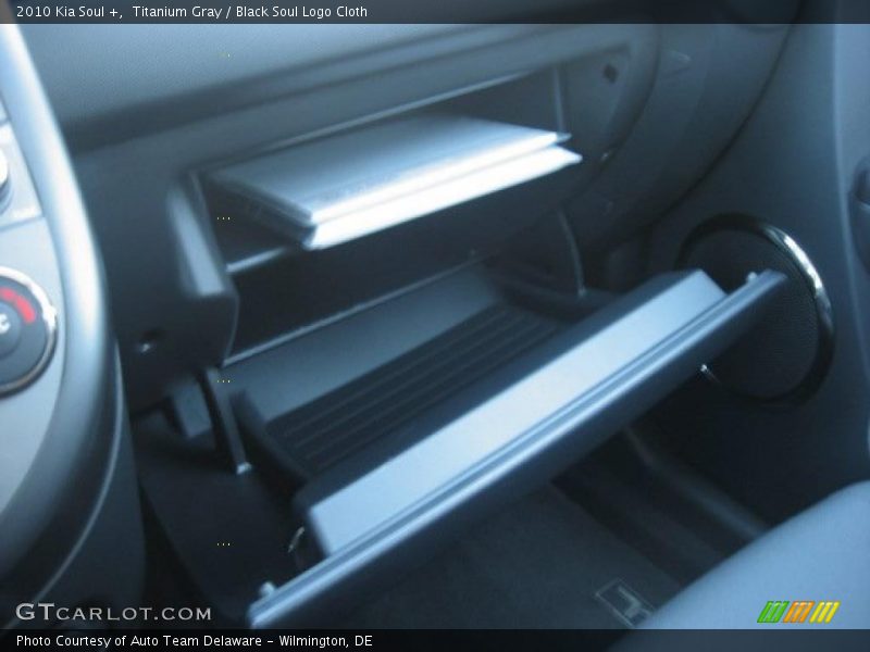Titanium Gray / Black Soul Logo Cloth 2010 Kia Soul +