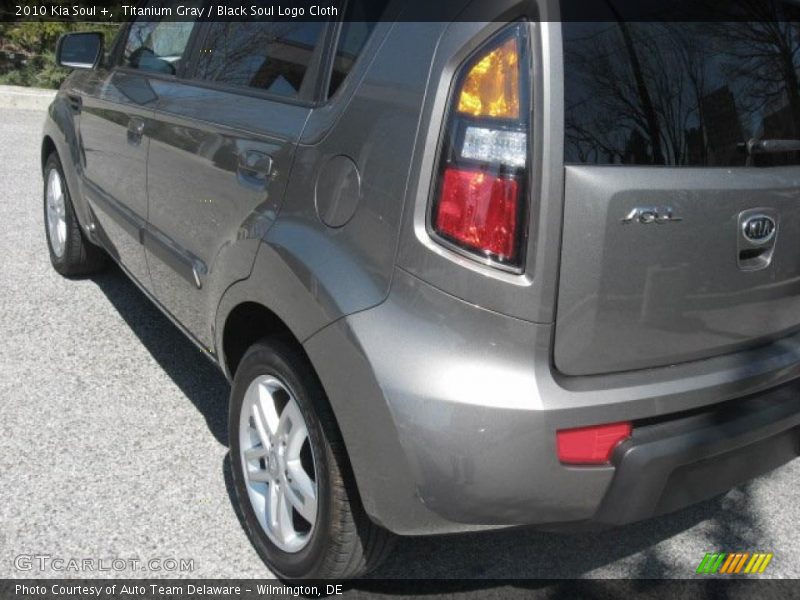 Titanium Gray / Black Soul Logo Cloth 2010 Kia Soul +