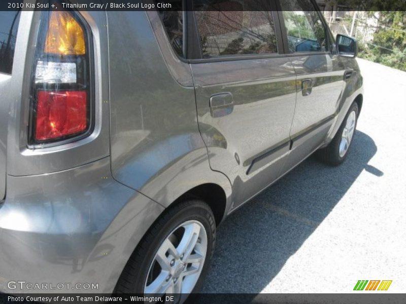 Titanium Gray / Black Soul Logo Cloth 2010 Kia Soul +
