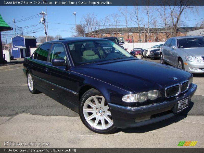 Front 3/4 View of 2000 7 Series 740iL Sedan