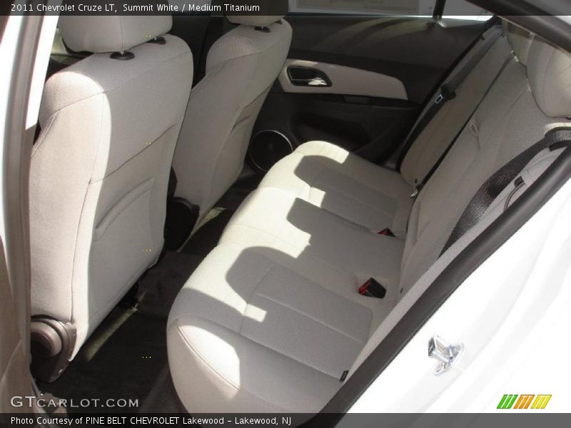 Summit White / Medium Titanium 2011 Chevrolet Cruze LT