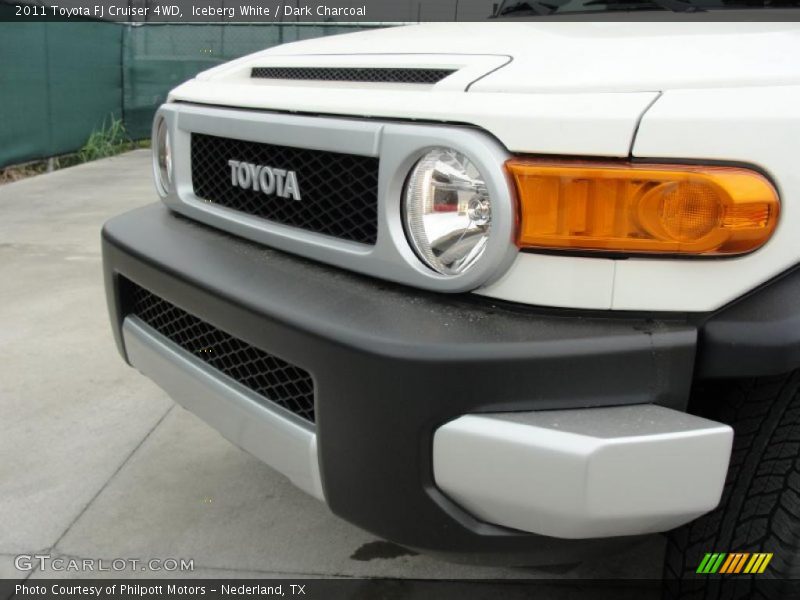 Iceberg White / Dark Charcoal 2011 Toyota FJ Cruiser 4WD