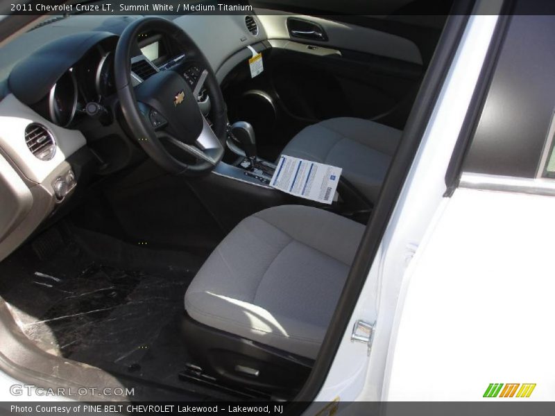 Summit White / Medium Titanium 2011 Chevrolet Cruze LT