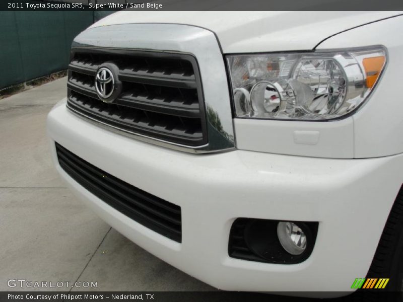 Super White / Sand Beige 2011 Toyota Sequoia SR5