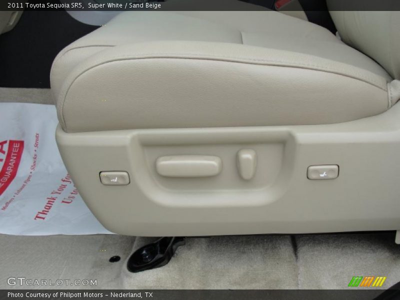 Super White / Sand Beige 2011 Toyota Sequoia SR5