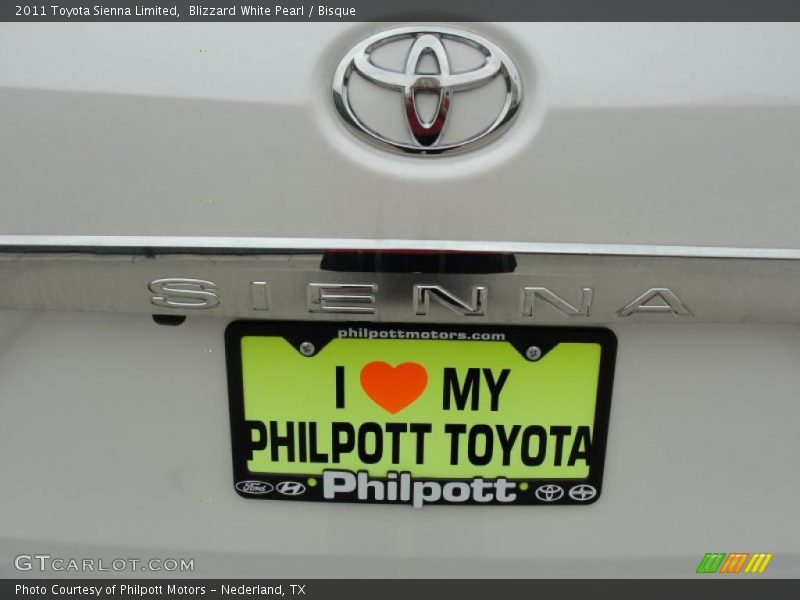 Blizzard White Pearl / Bisque 2011 Toyota Sienna Limited