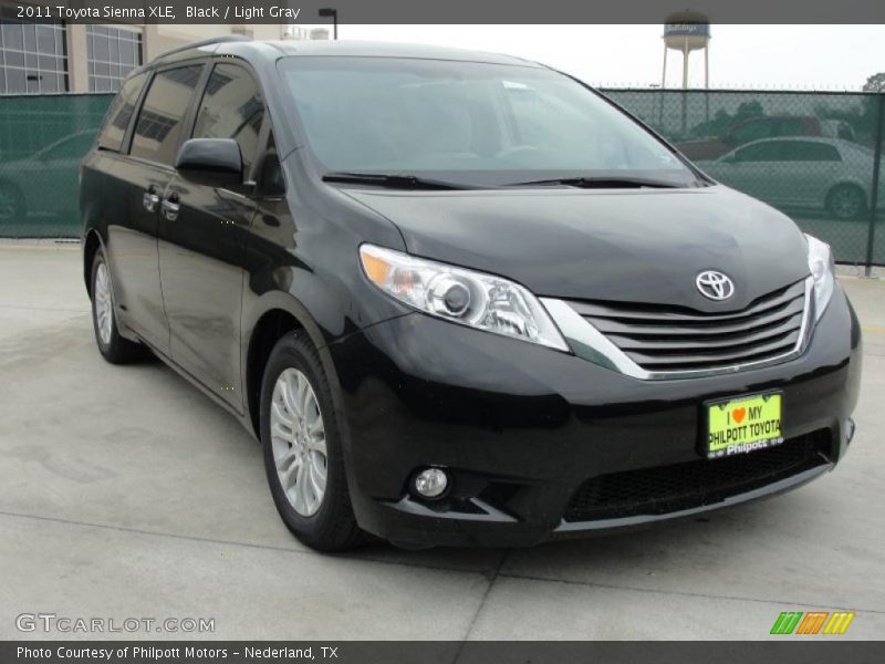 Black / Light Gray 2011 Toyota Sienna XLE