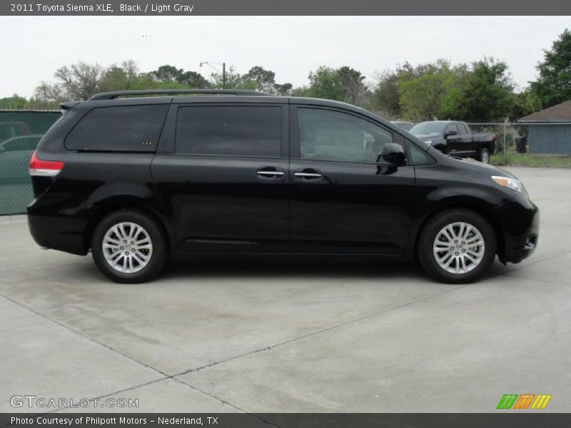  2011 Sienna XLE Black