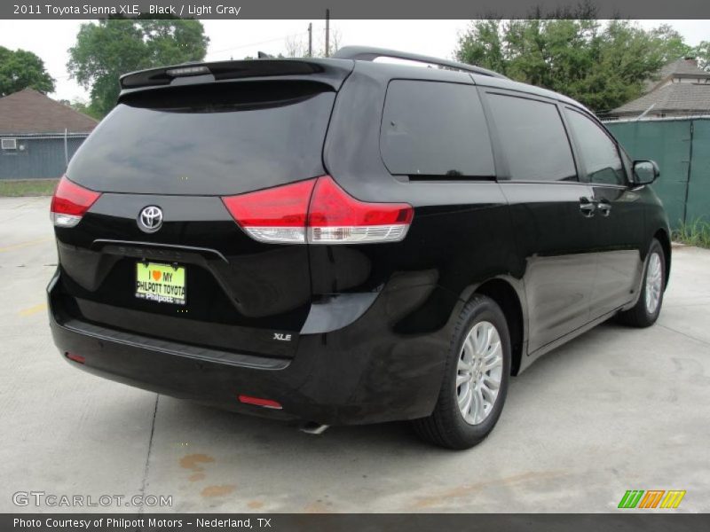  2011 Sienna XLE Black