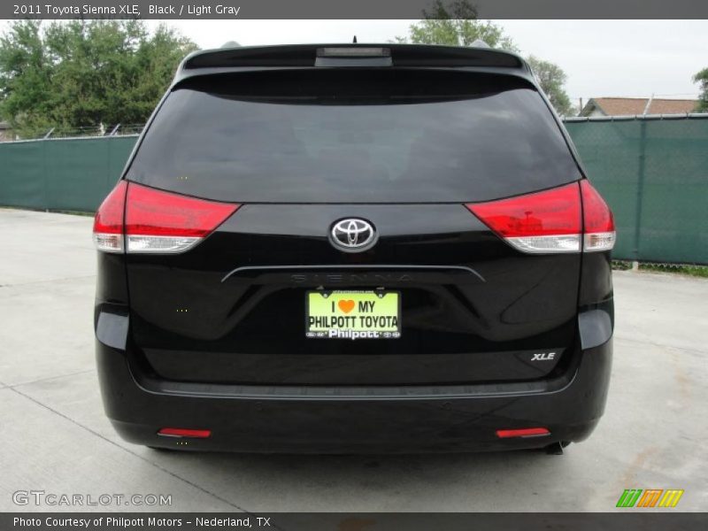 Black / Light Gray 2011 Toyota Sienna XLE